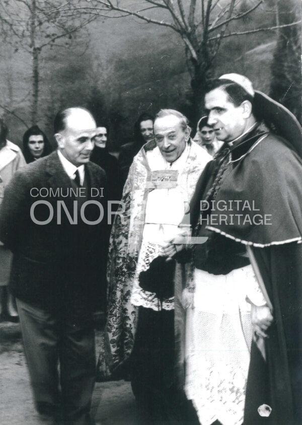 0086 Sindaco Dott Gregorio Conti Don Pesenti Bartolomeo Pesenti Anni 50